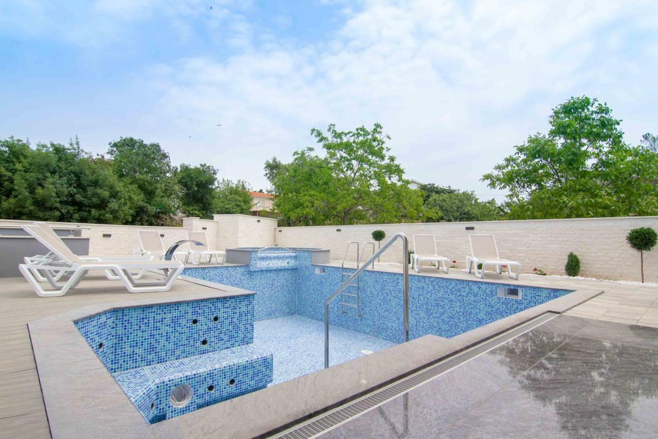 Luxury Beganovic-vrh